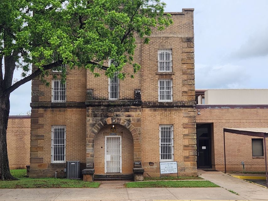 Image of a jail where women are called a bitch.